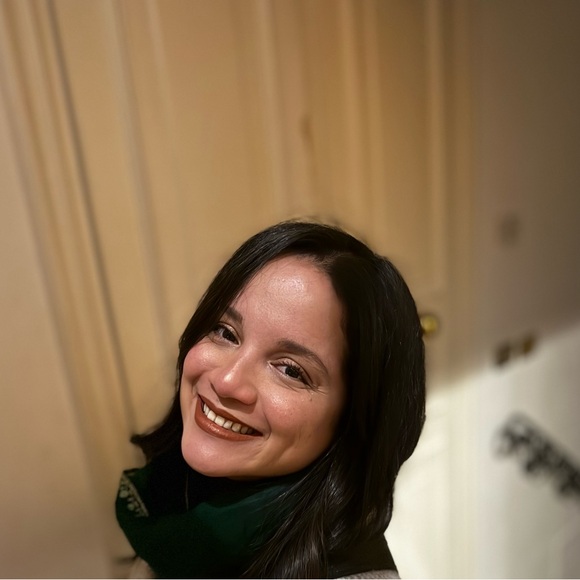 Meet your Posher, Claudia - Picture 1 of 1